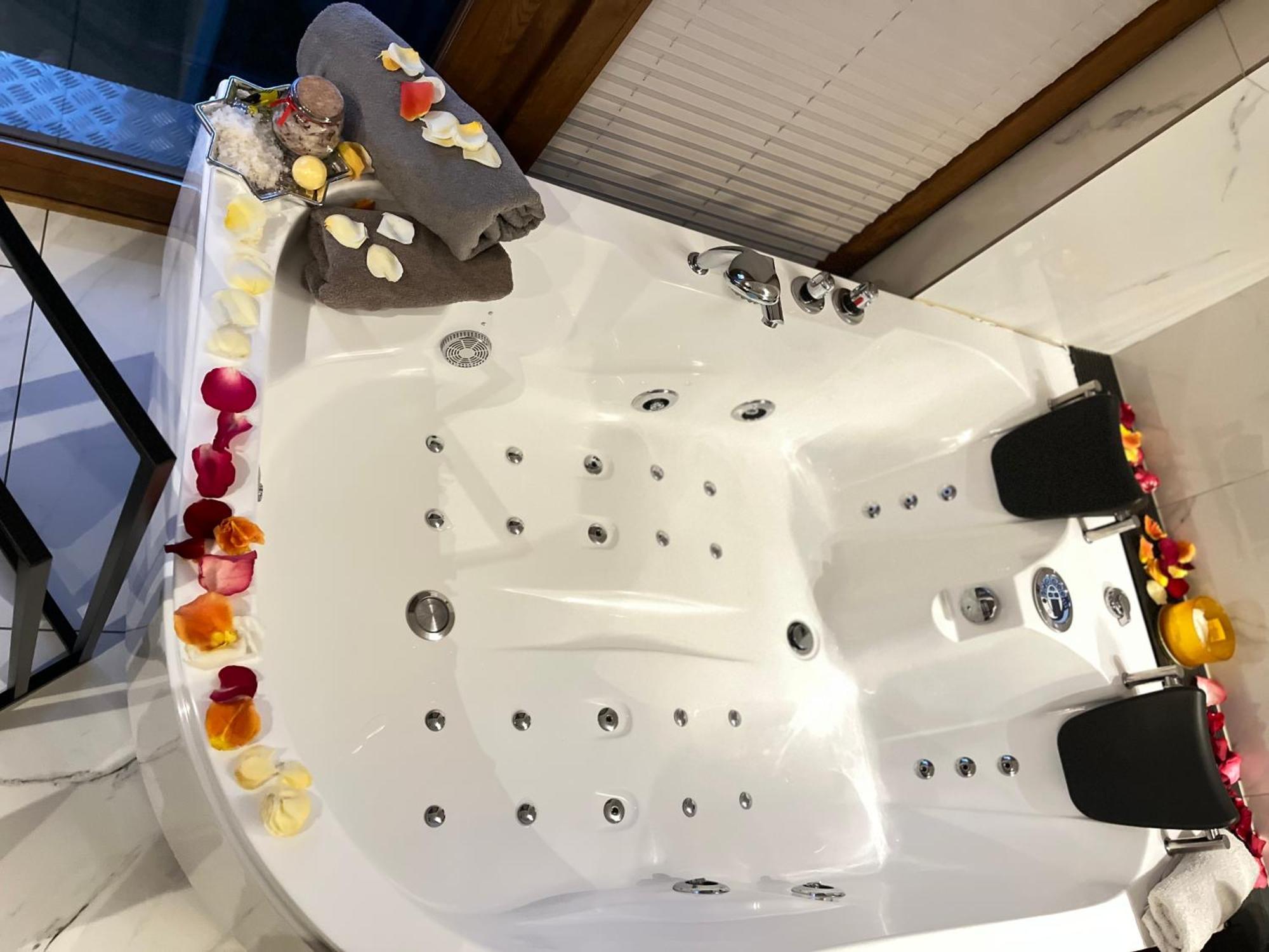 Jacuzzi Rakowicka Top Apartments كراكوفيا المظهر الخارجي الصورة